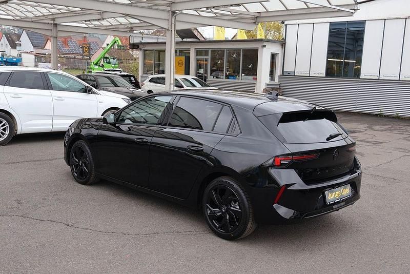 Gebraucht Opel Astra 131 PS (96 kW) 2024 Schwarz Limousine