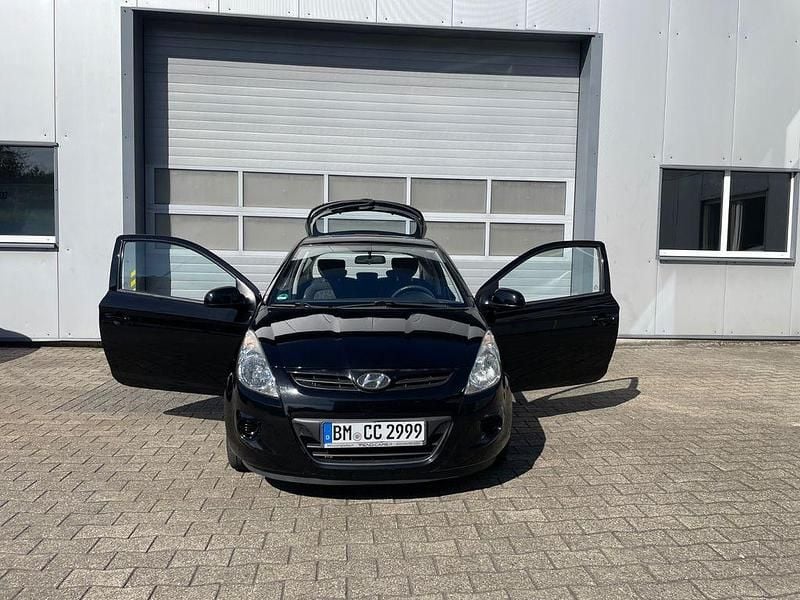 Schwarz Gebraucht 2012 Hyundai i20 Classic Kleinwagen | 3.800 € (Fairer Preis) - Bild 1/4