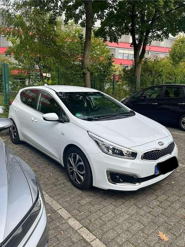 Gebraucht Kia Ceed 120 PS (88 kW) 2009 Weiß Kleinwagen