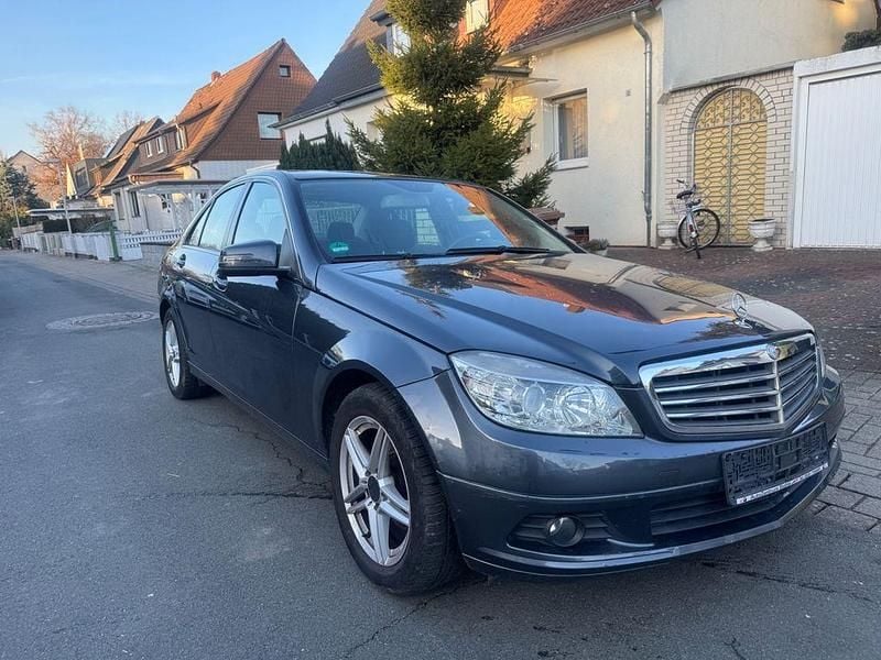Grau Gebraucht 2007 Mercedes 200 Limousine | 3.200 € - Bild 1/4