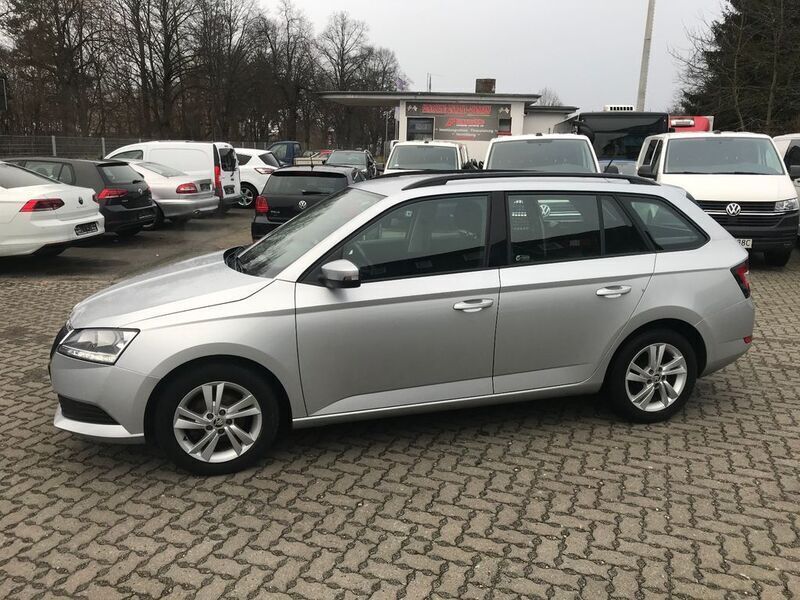 Gebraucht Skoda Fabia Ambition 60 PS (44 kW) 2022 Silber Kleinwagen