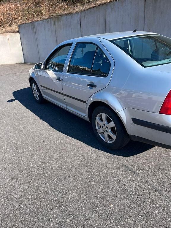 Gebraucht VW Bora 105 PS (77 kW) 1999 Grau Limousine