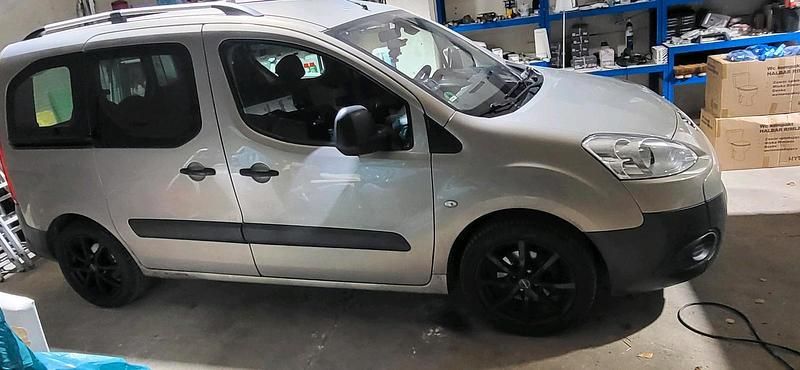 Gebraucht Peugeot Partner Tepee 75 PS (55 kW) 2008 Gelb Van / Kleinbus