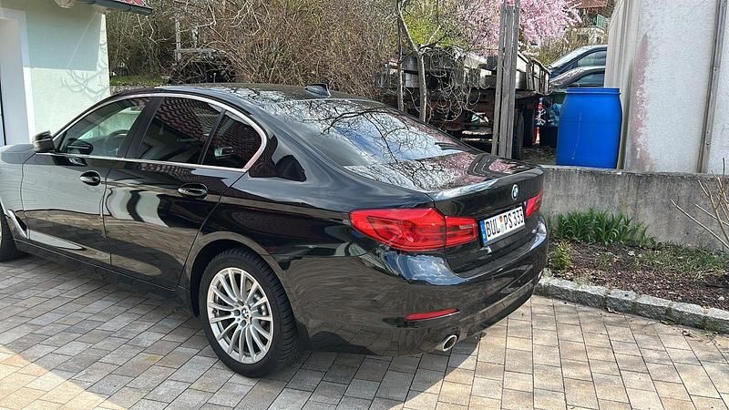 Schwarz Gebraucht 2020 BMW 520 Limousine | 24.500 € (Guter Preis) - Bild 1/4