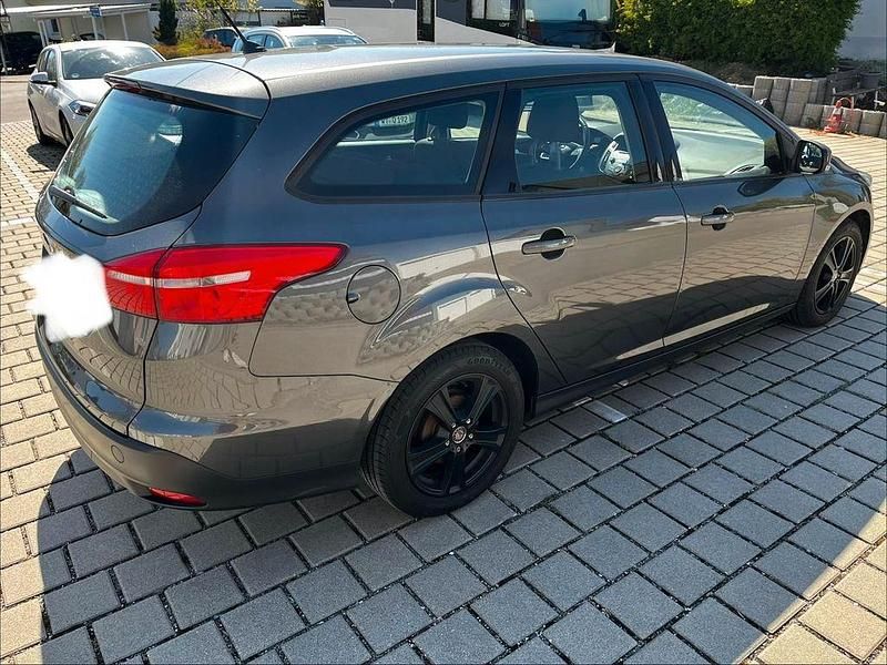 Usata Ford Focus 101 CV (74 kW) 2015 Grigio Berlina