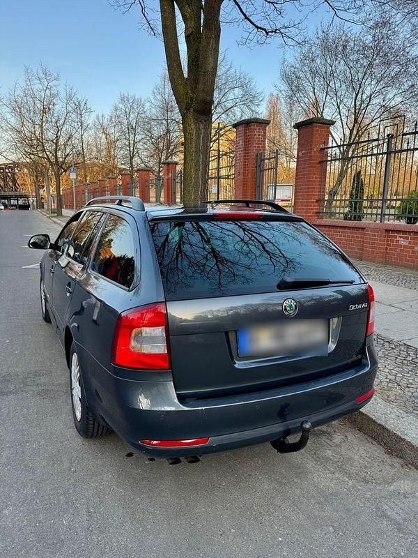 Gebraucht Skoda Octavia 122 PS (89 kW) 2009 Grau Kombi