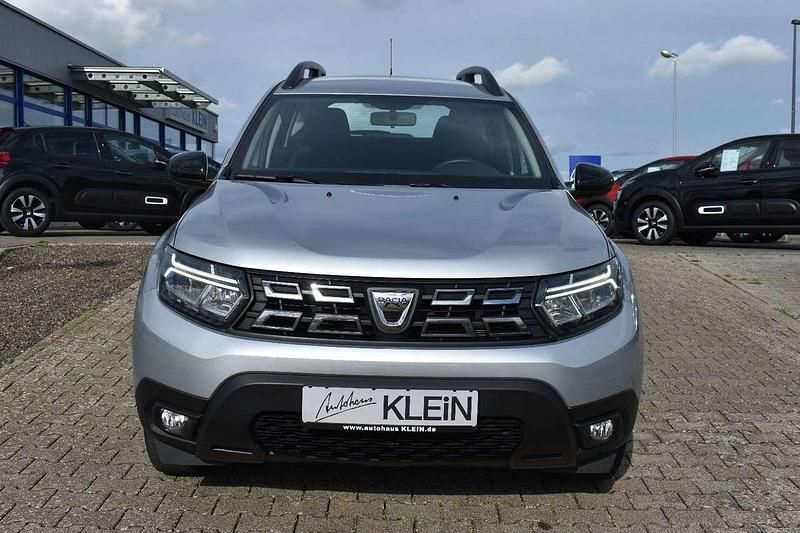 Silber Gebraucht 2022 Dacia Duster Comfort SUV | 15.900 € (Superpreis) - Bild 1/4