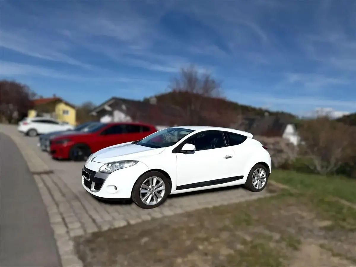 Gebraucht Renault Mégane Coupé 130 PS (95 kW) 2011 Weiß Coupé