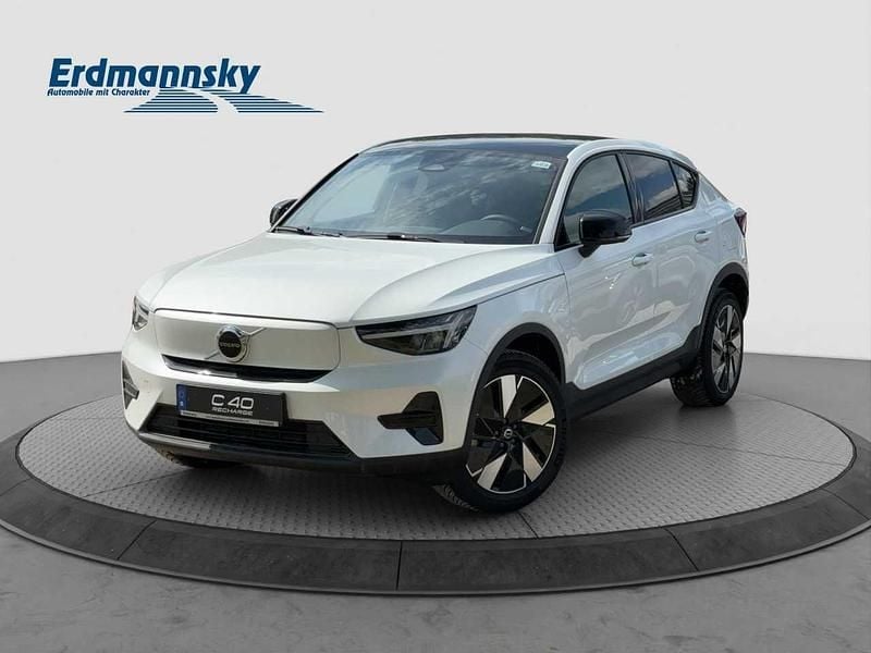 Crystal white pearl (weiß) Gebraucht 2025 Volvo C40 Plus SUV | 42.940 € (Fairer Preis) - Bild 1/4