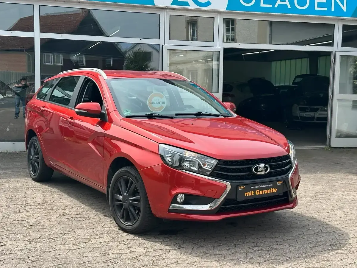 Gebraucht Lada Vesta 102 PS (75 kW) 2020 Rot Kombi