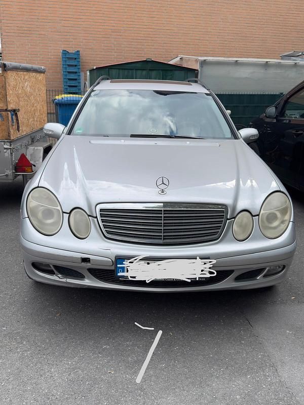 Silber Gebraucht 2004 Mercedes E220 Kombi | 2.990 € (Guter Preis) - Bild 1/4