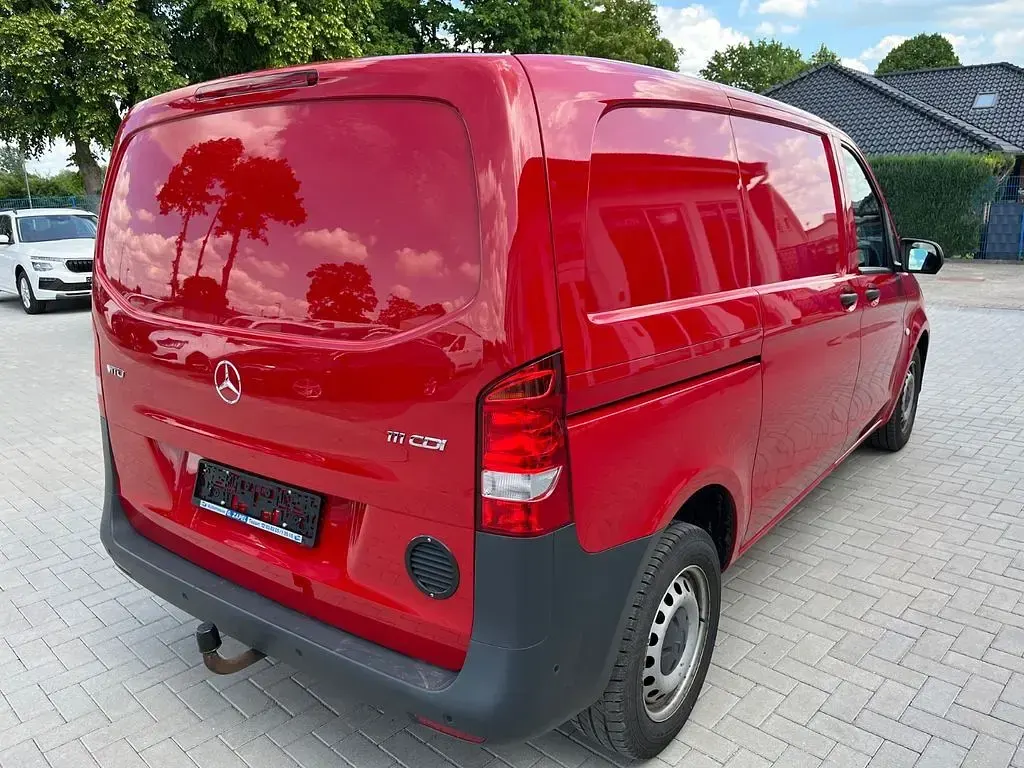 Gebraucht Mercedes Vito 114 PS (83 kW) 2019 Rot Van