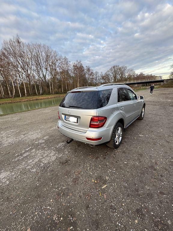 Gebraucht Mercedes ML350 Edition 231 PS (169 kW) 2010 Silber SUV