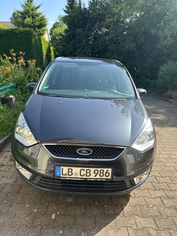 Grau Gebraucht 2007 Ford Galaxy Ambiente Van / Kleinbus | 4.500 € (Fairer Preis) - Bild 1/4
