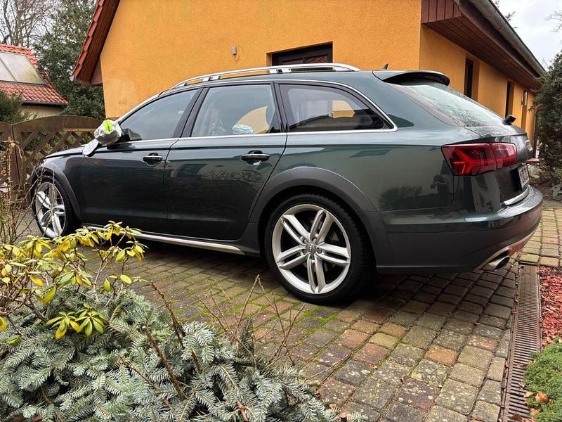Grün Gebraucht 2018 Audi A6 Allroad Business Kombi | 30.600 € (Etwas zu teuer) - Bild 1/4