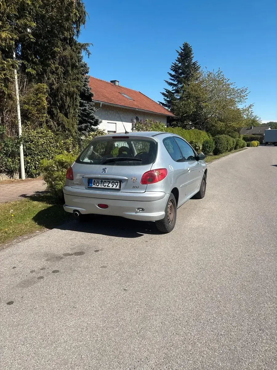 Gebraucht Peugeot 206 88 PS (64 kW) 2005 Silber Kleinwagen