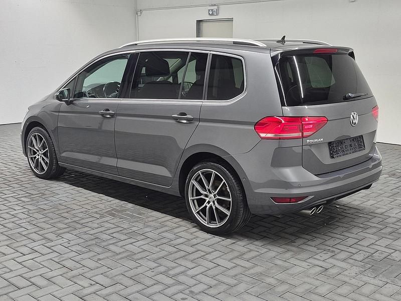 Gebraucht VW Touran Highline 150 PS (110 kW) 2015 Peppergraumet. Van / Kleinbus