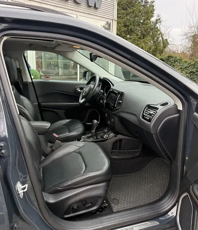 Gebraucht Jeep Compass Limited 170 PS (125 kW) 2017 Grau SUV