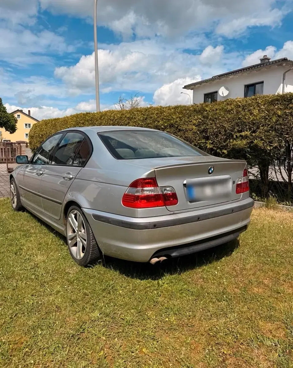 Gebraucht BMW 320 170 PS (125 kW) 2005 Silber Limousine