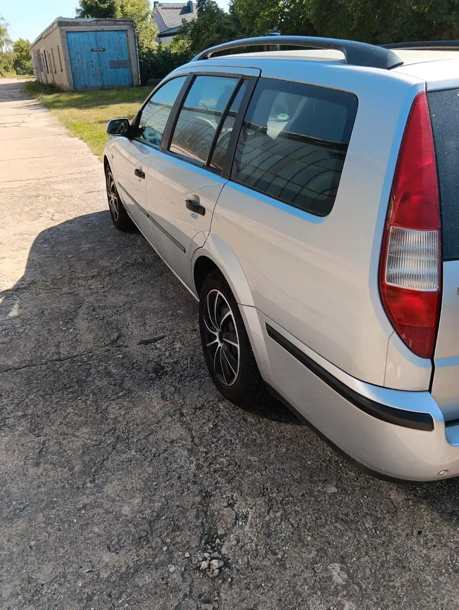 Gebraucht Ford Mondeo 125 PS (91 kW) 2003 Silber Kombi