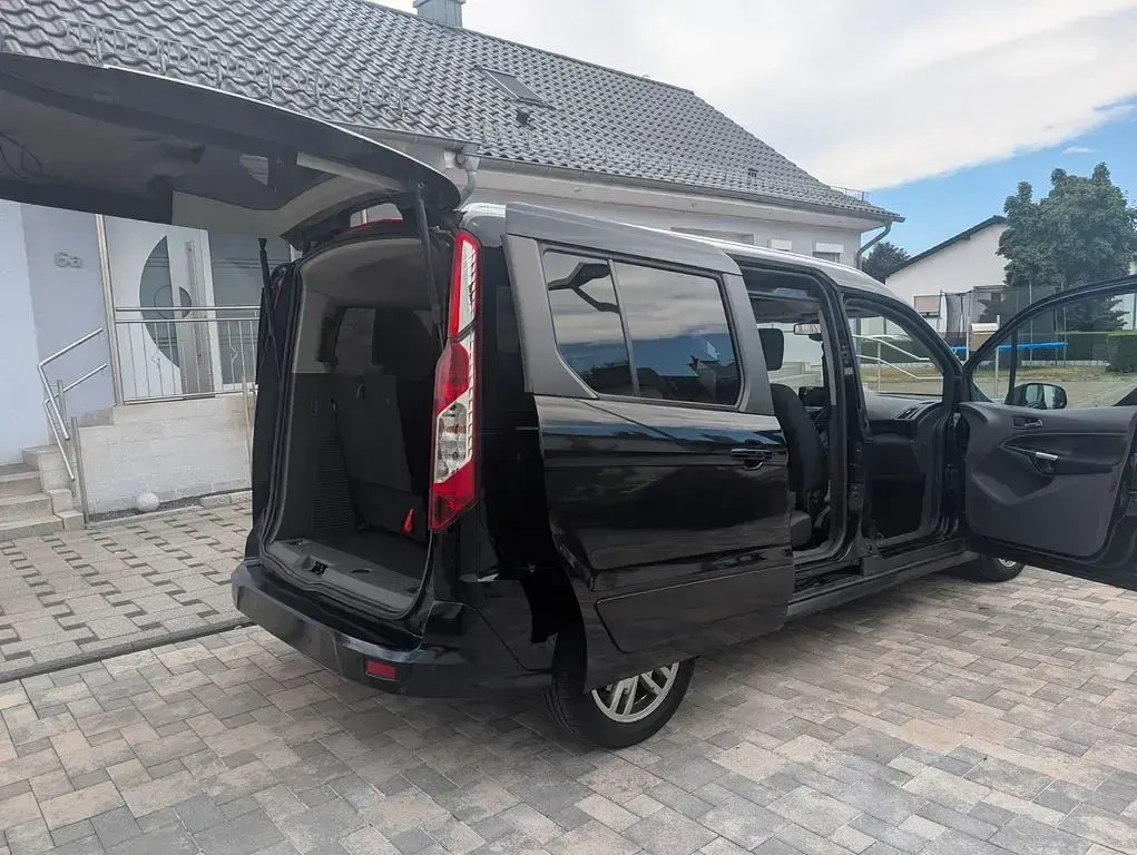 Gebraucht Ford Tourneo Titanium 120 PS (88 kW) 2018 Schwarz Van / Kleinbus