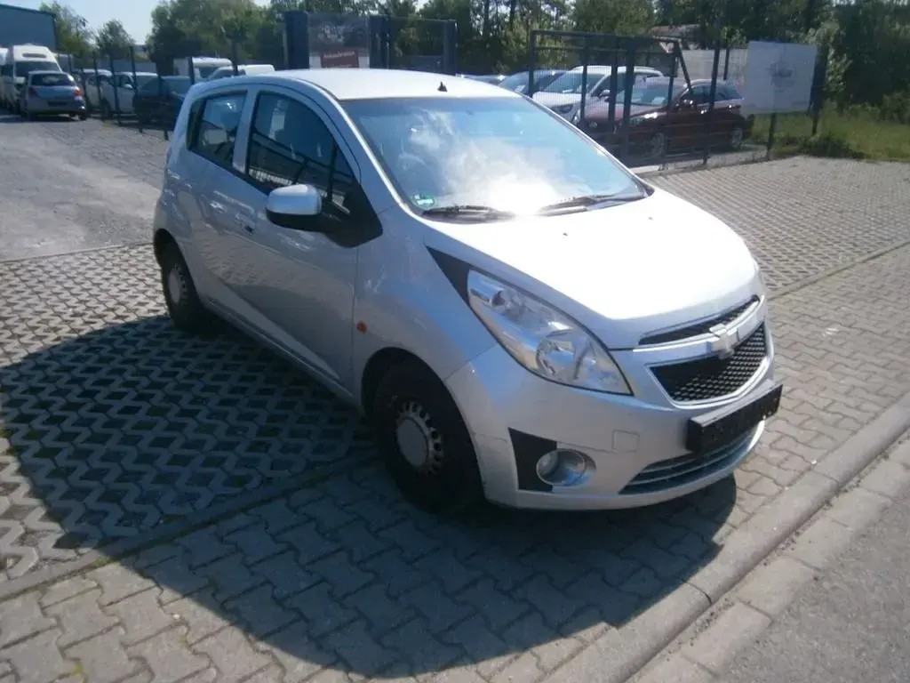 Second-hand Chevrolet Spark 68 CP (50 kW) 2011 Argintiu Hatchback