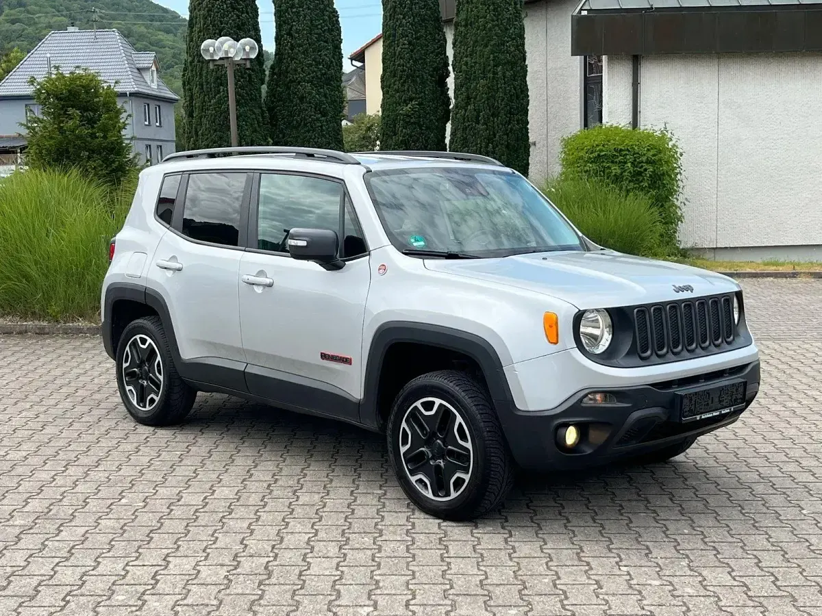 Gebraucht Jeep Renegade 170 PS (125 kW) 2015 Silber SUV