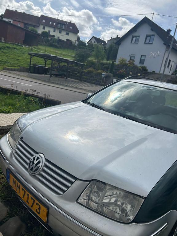 Silber Gebraucht 2003 VW Bora Highline Limousine | 1.749 € (Guter Preis) - Bild 1/4