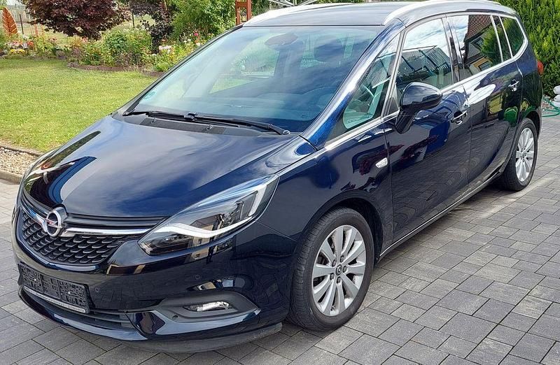 Blau Gebraucht 2019 Opel Zafira Innovation Van / Kleinbus | 15.900 € (Fairer Preis) - Bild 1/4