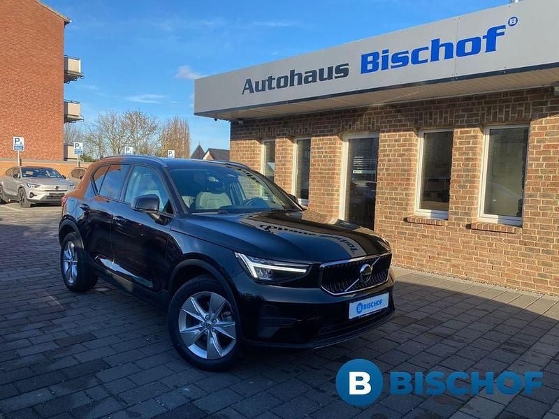Gebraucht Volvo XC40 Core 163 PS (119 kW) 2025 Schwarz SUV