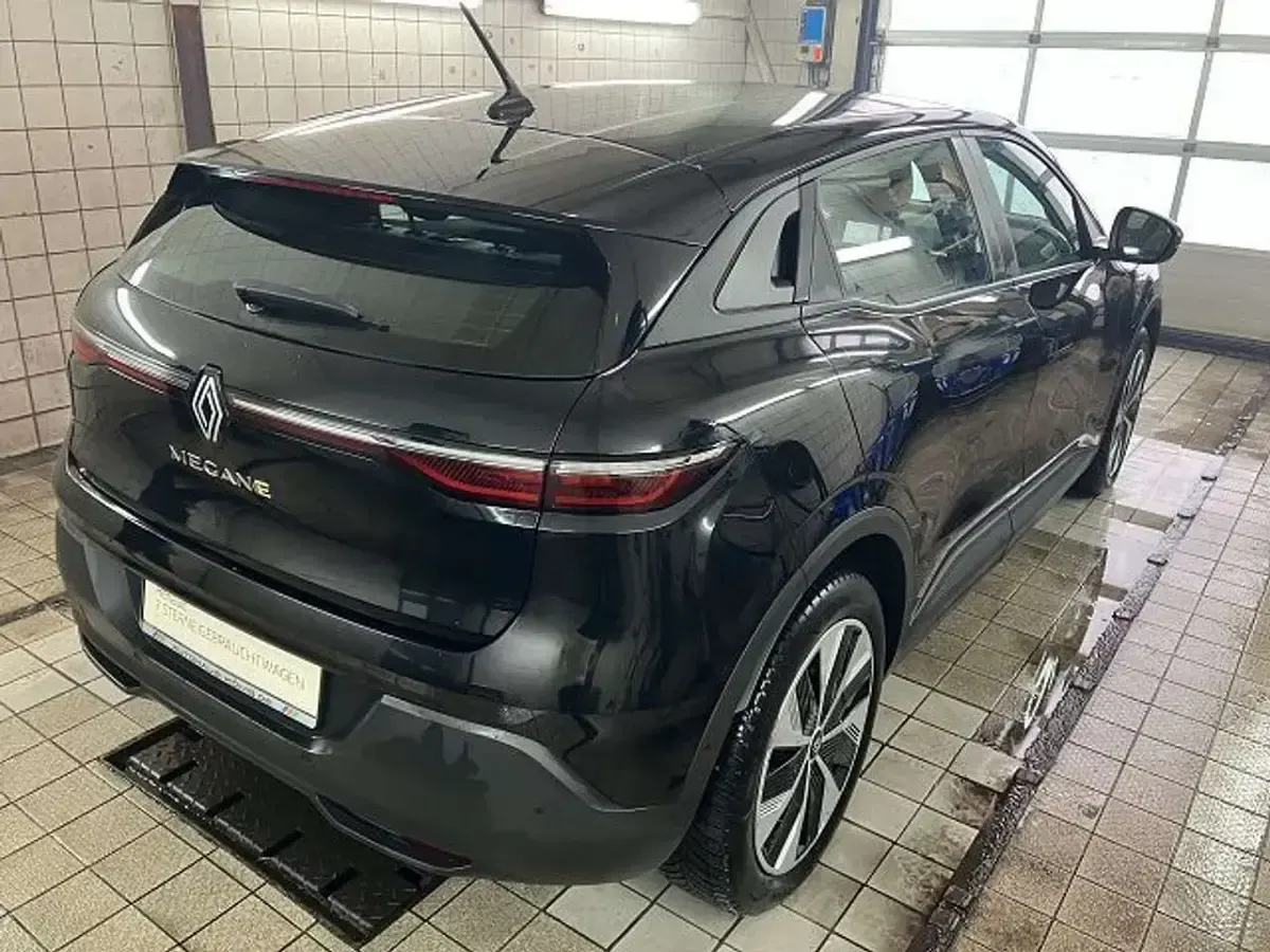 Gebraucht Renault Megane E-Tech Evolution 96 kW (131 PS) 2022 Schwarz Limousine