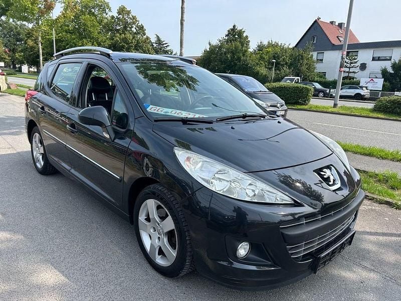 Gebraucht Peugeot 207 Premium 111 PS (81 kW) 2012 Schwarz Kombi
