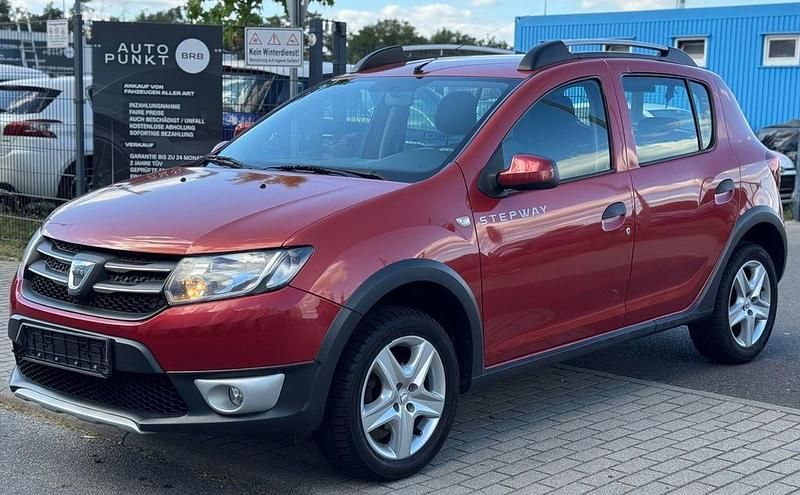 Rot Gebraucht 2014 Dacia Sandero Prestige Kleinwagen | 5.999 € (Fairer Preis) - Bild 1/4