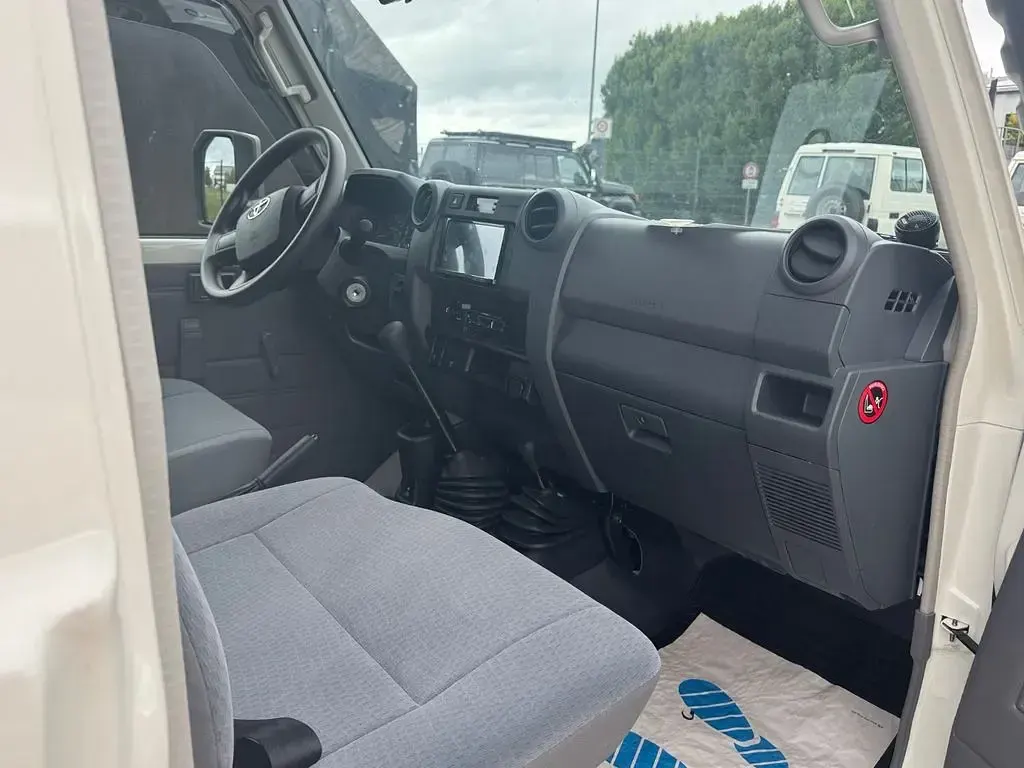 Neu Toyota Land Cruiser 228 PS (167 kW) 2025 Weiß SUV