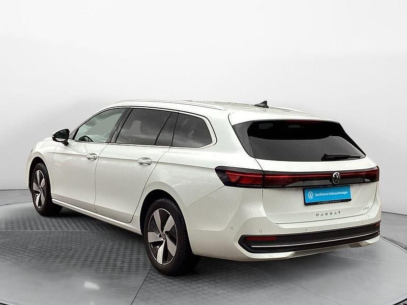 Gebraucht VW Passat Business 150 PS (110 kW) 2025 Oryxweiß perlmutteffekt Kombi