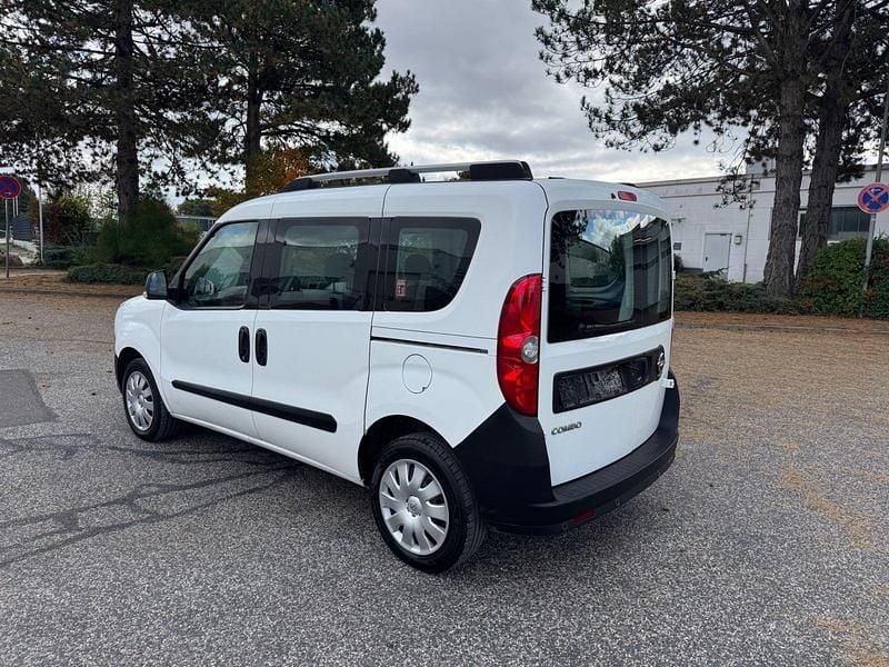 Second-hand Opel Combo Selection 95 CP (69 kW) 2017 Alb Monovolum