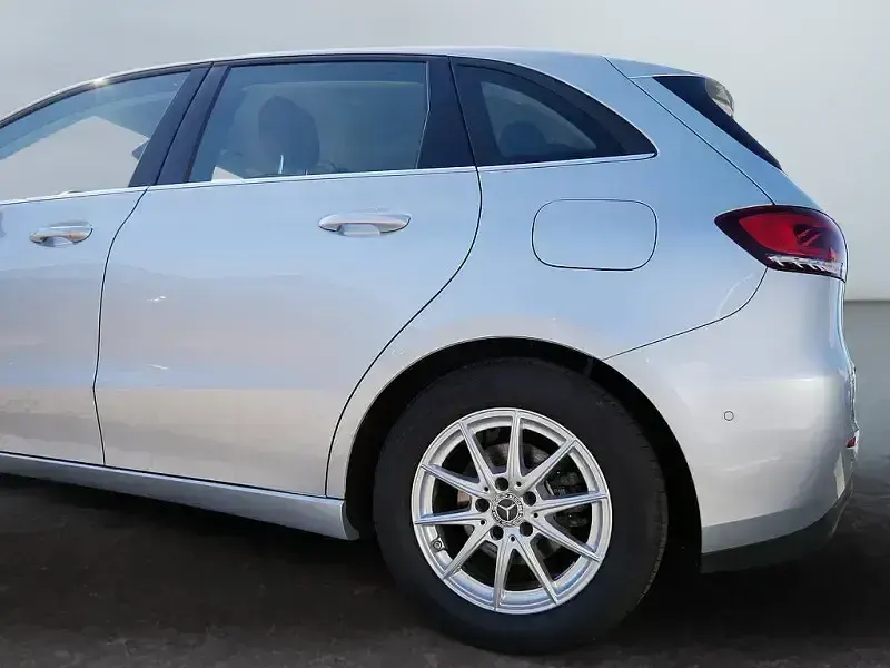 Gebraucht Mercedes B200 150 PS (110 kW) 2022 Silber Kleinwagen