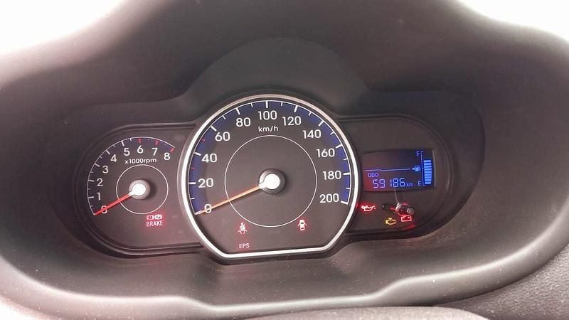 Silber Gebraucht 2012 Hyundai i10 Kleinwagen | 2.800 € (Guter Preis) - Bild 1/4
