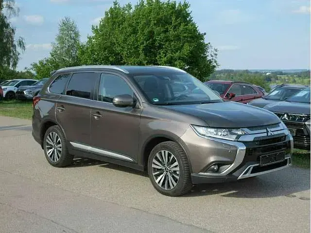 Gebraucht Mitsubishi Outlander 150 PS (110 kW) 2020 Grau metallic SUV
