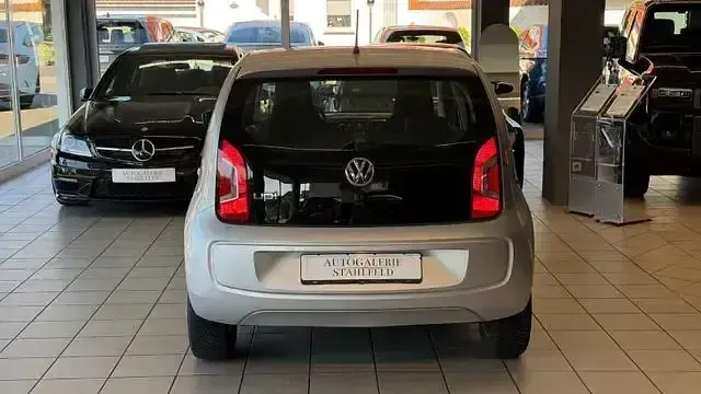 Usado VW up! 60 CV (44 kW) 2014 Plateado Utilitario