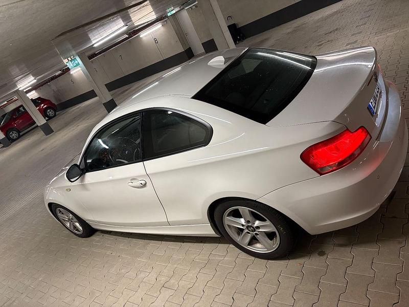 Gebraucht BMW 120 170 PS (125 kW) 2011 Weiß Kleinwagen