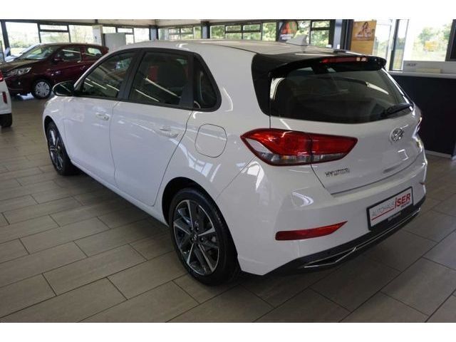 Gebraucht Hyundai i30 Pure 110 PS (80 kW) 2024 Weiß Limousine