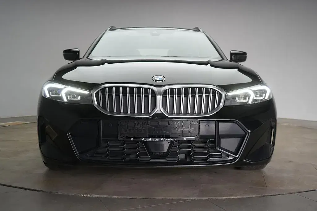 Gebraucht BMW 320 M Sport 184 PS (135 kW) 2023 Black sapphire Kombi