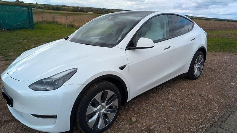 Weiß Gebraucht 2022 Tesla Model Y SUV | 33.500 € (Fairer Preis) - Bild 1/4