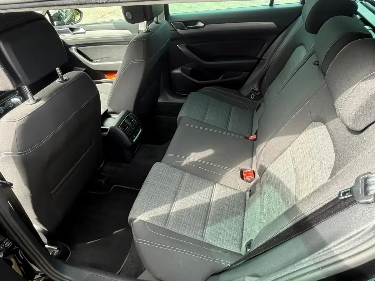 Gebraucht VW Passat 150 PS (110 kW) 2020 Schwarz Kombi