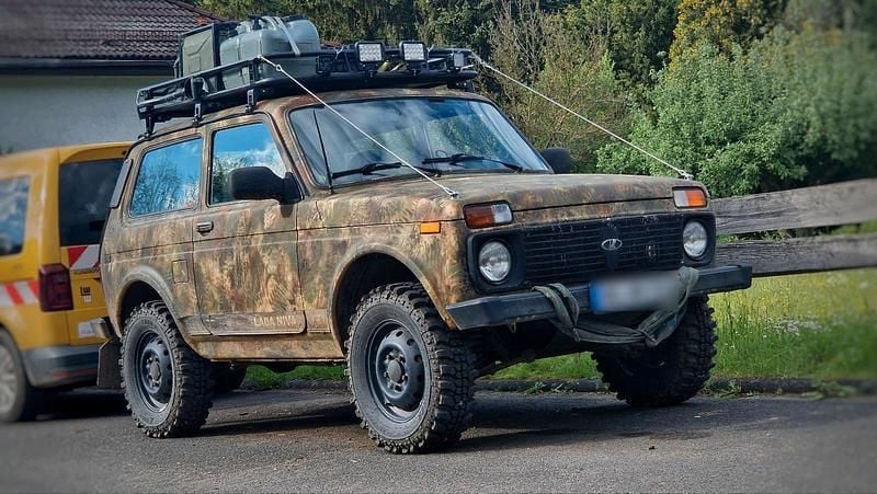 Andere farben Gebraucht 2011 Lada niva SUV | 4.500 € (Guter Preis) - Bild 1/3