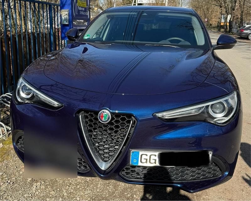 Blau Gebraucht 2020 Alfa Romeo Stelvio SUV | 22.900 € (Guter Preis) - Bild 1/4