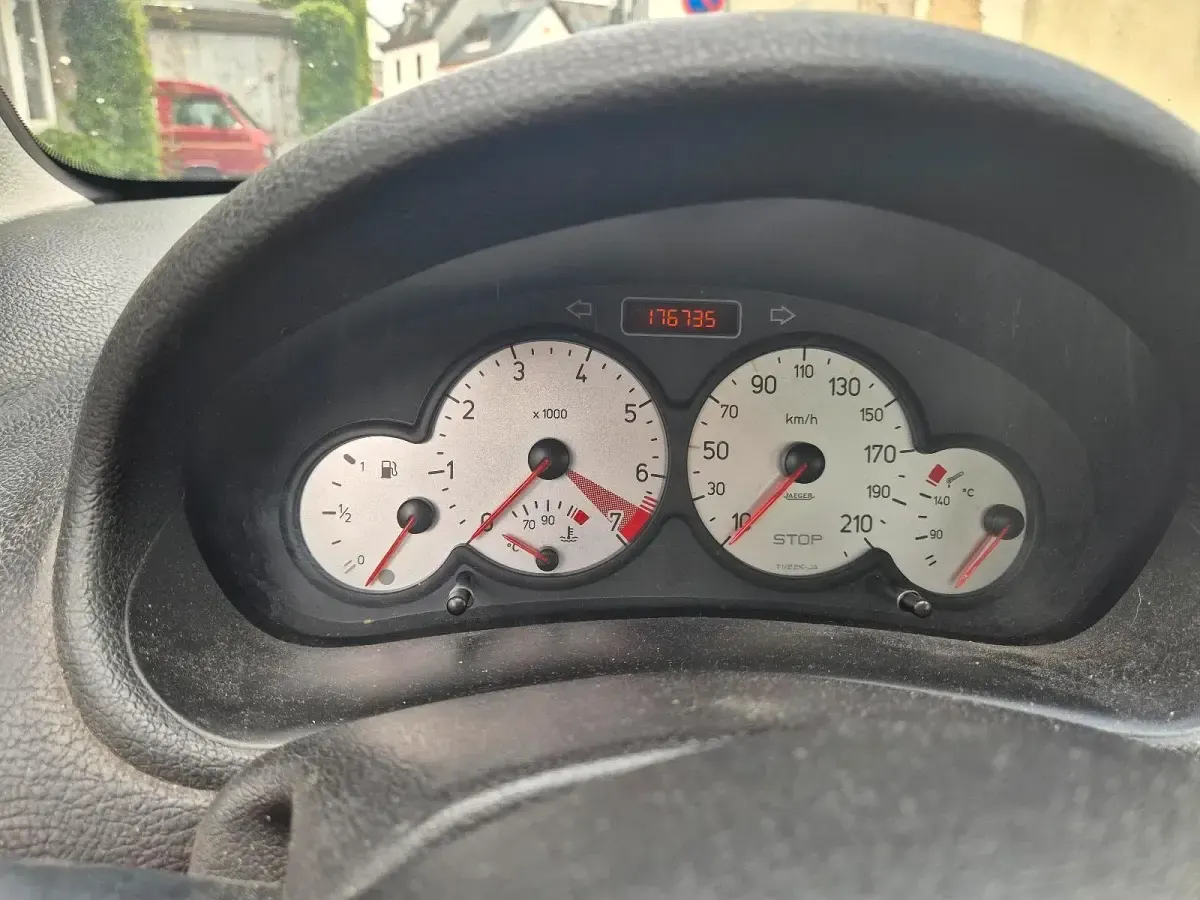 Gebraucht Peugeot 206 CC 136 PS (100 kW) 2002 Silber Cabrio