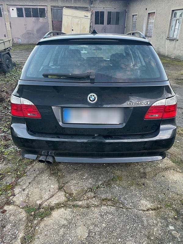 Gebraucht BMW 525 197 PS (144 kW) 2008 Schwarz Kombi