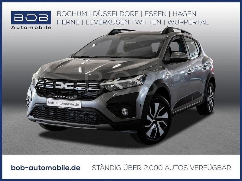 Dolomitgrau (grau) Gebraucht 2025 Dacia Sandero Expression Kleinwagen | 17.888 € (Fairer Preis) - Bild 1/3